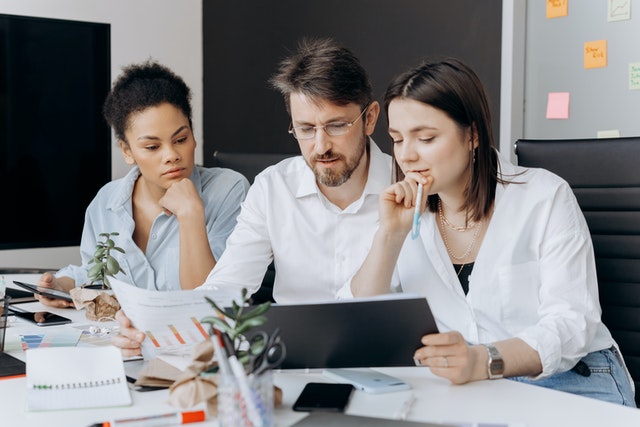 Photo by Mikhail Nilov: https://www.pexels.com/photo/officemates-sitting-at-the-table-6592395/
