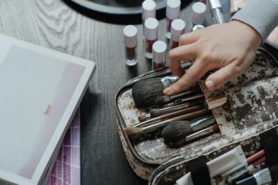 Photo by cottonbro: https://www.pexels.com/photo/person-holding-white-and-brown-makeup-brush-set-4620872/