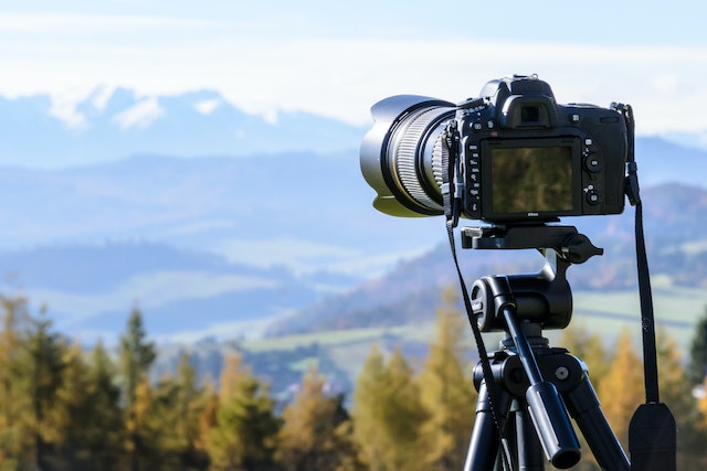 Photo by PhotoMIX Company: https://www.pexels.com/photo/black-dslr-camera-mounted-on-black-tripod-212372/