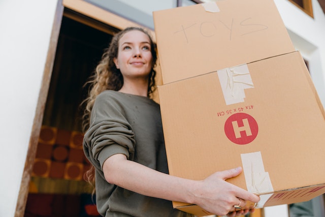 Photo by Ketut Subiyanto: https://www.pexels.com/photo/young-woman-with-boxes-while-moving-out-of-old-home-4246270/