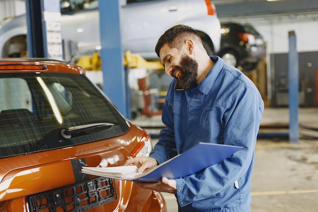 Photo by Gustavo Fring: https://www.pexels.com/photo/smiling-man-in-blue-coveralls-standing-beside-an-orange-car-having-conversation-over-the-phone-6870324/