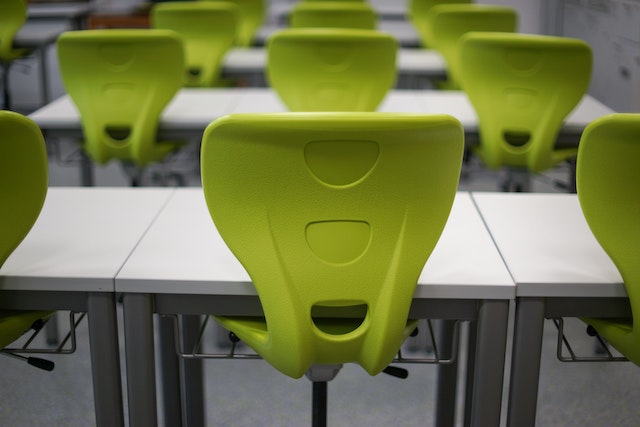 Photo by Pixabay: https://www.pexels.com/photo/chairs-on-table-256519/