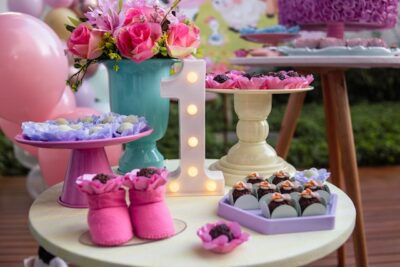 Photo by Vidal Balielo Jr.: https://www.pexels.com/photo/cupcakes-on-the-table-12689145/